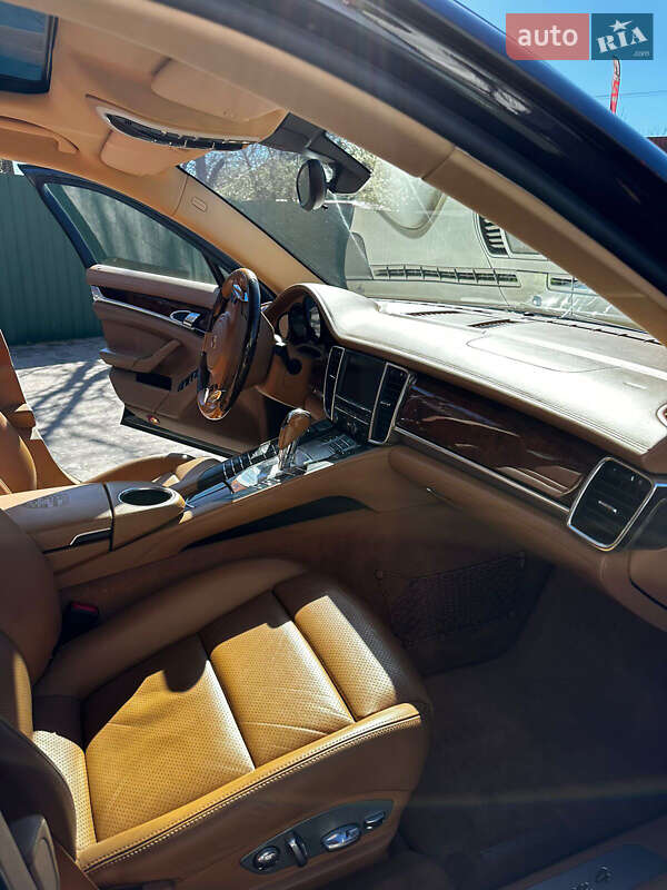 Фастбэк Porsche Panamera 2012 в Львове