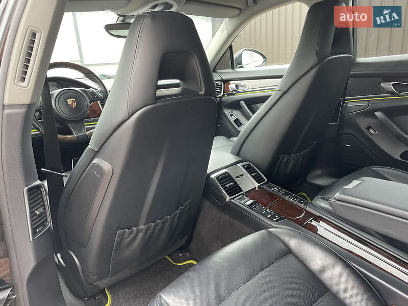 Фастбэк Porsche Panamera 2013 в Киеве