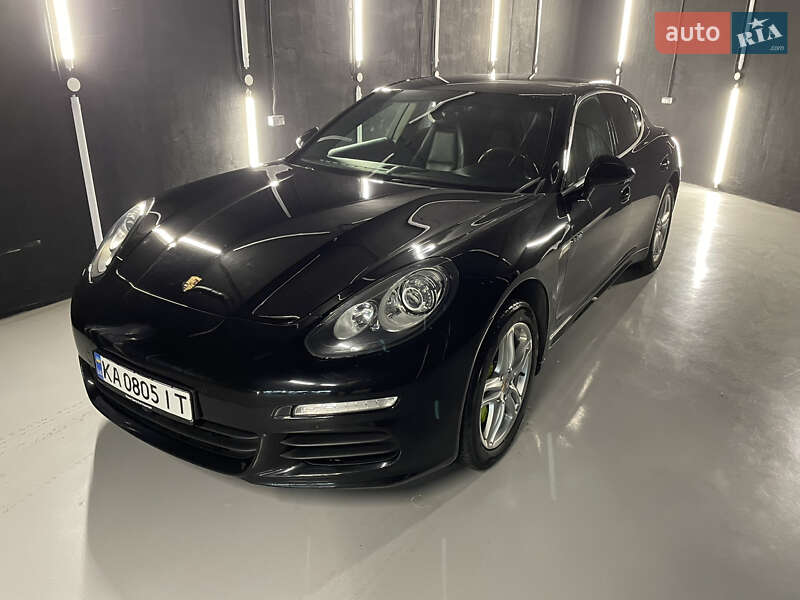 Фастбэк Porsche Panamera 2013 в Киеве