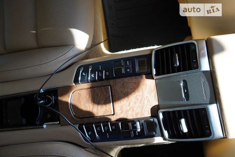 Фастбэк Porsche Panamera 2010 в Киеве фото 19 Фастбэк Porsche Panamera 2010 в Киеве