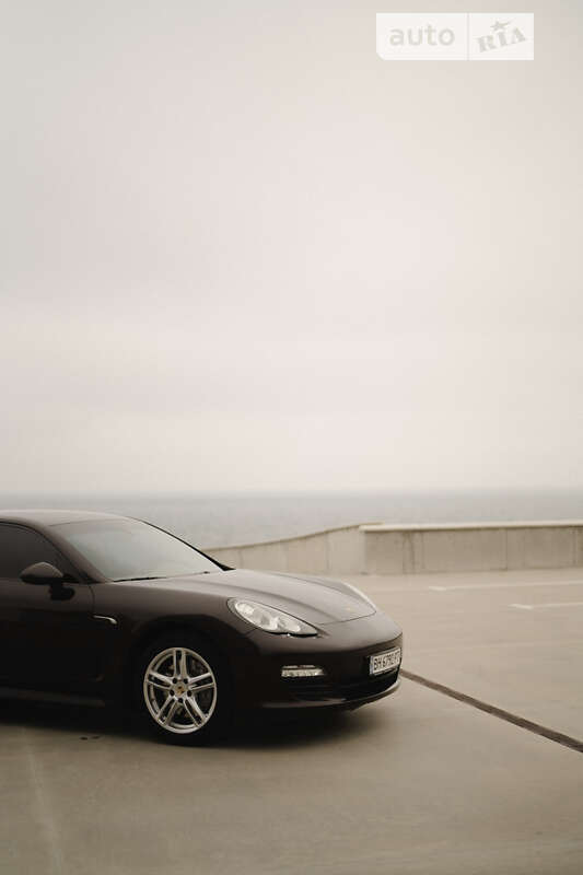 Фастбэк Porsche Panamera 2012 в Николаеве
