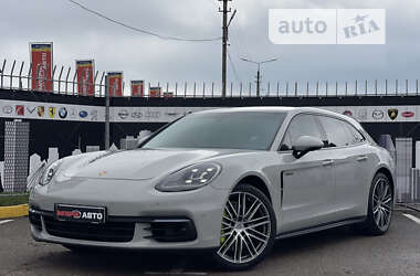 Фастбек Porsche Panamera 2018 в Києві