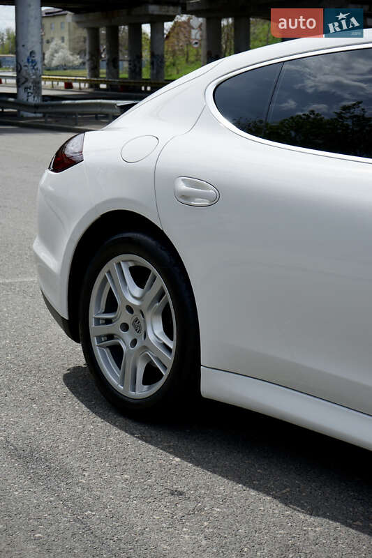 Фастбэк Porsche Panamera 2011 в Одессе