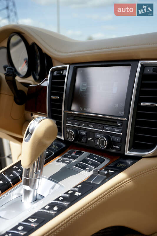 Фастбэк Porsche Panamera 2011 в Одессе
