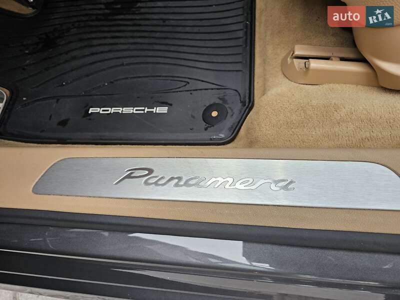 Фастбек Porsche Panamera 2013 в Черкасах