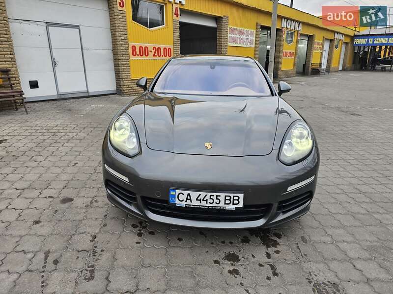 Фастбек Porsche Panamera 2013 в Черкасах