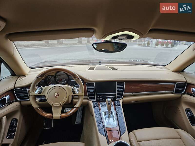Фастбек Porsche Panamera 2013 в Черкасах