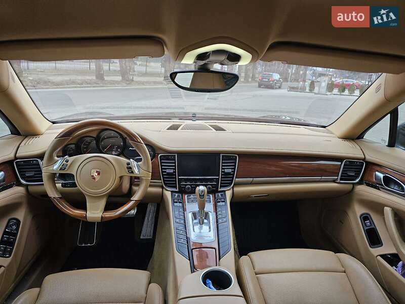 Фастбек Porsche Panamera 2013 в Черкасах