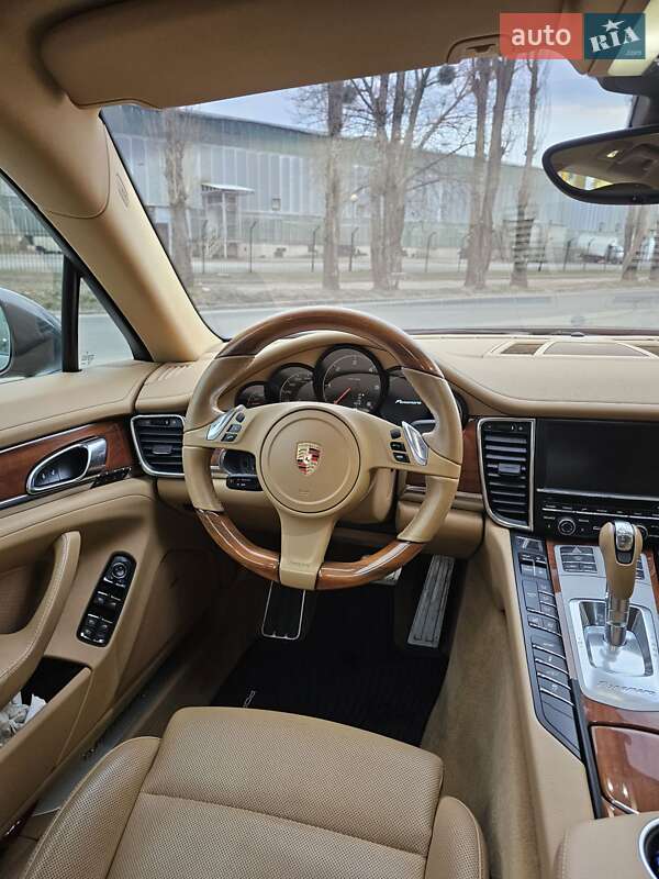 Фастбек Porsche Panamera 2013 в Черкасах