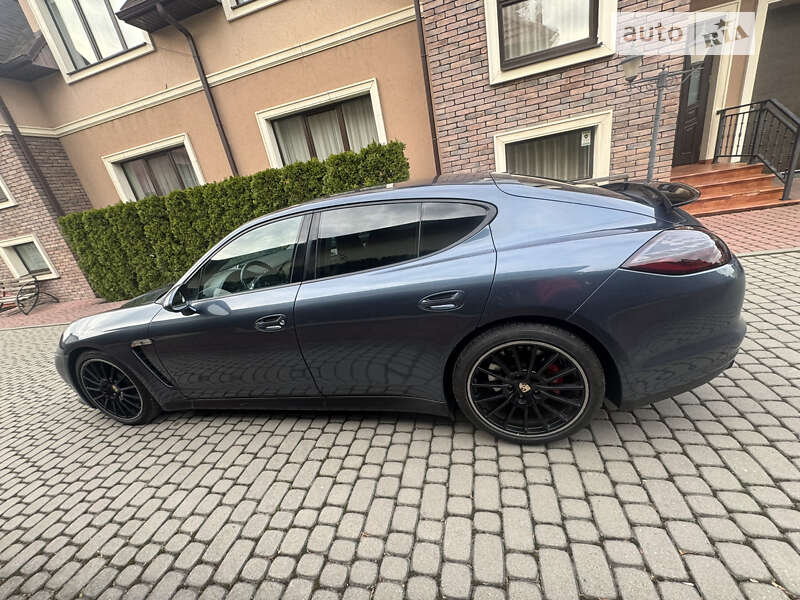 Фастбэк Porsche Panamera 2012 в Черновцах