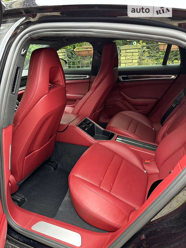 Фастбек Porsche Panamera 2017 в Дніпрі