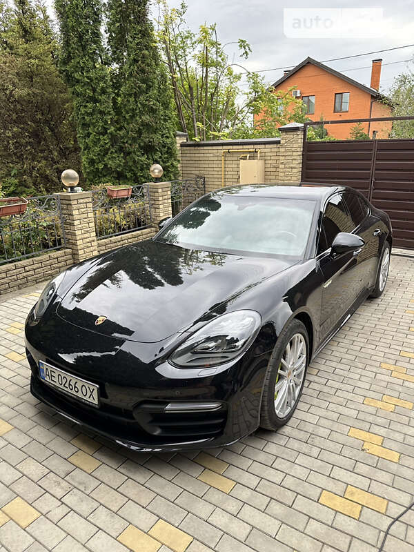 Фастбек Porsche Panamera 2017 в Дніпрі