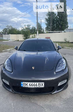 Фастбэк Porsche Panamera 2012 в Киеве