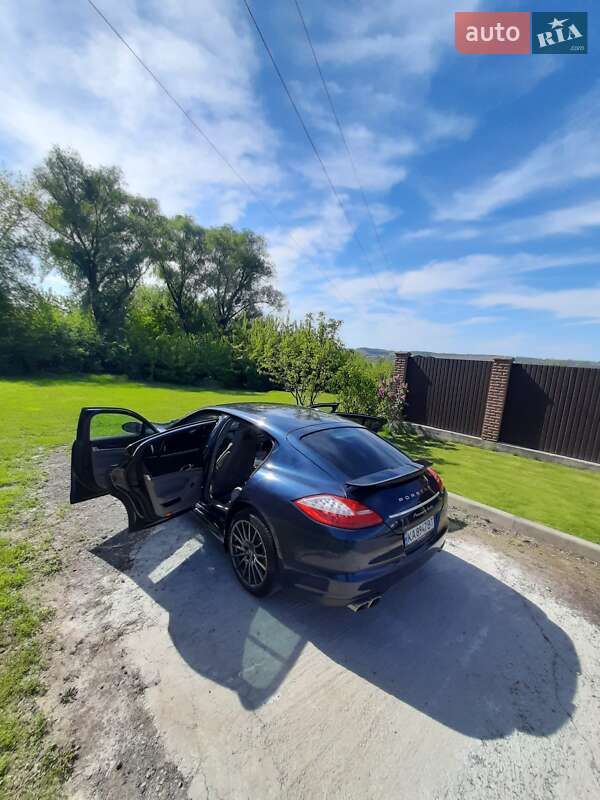 Фастбек Porsche Panamera 2011 в Києві