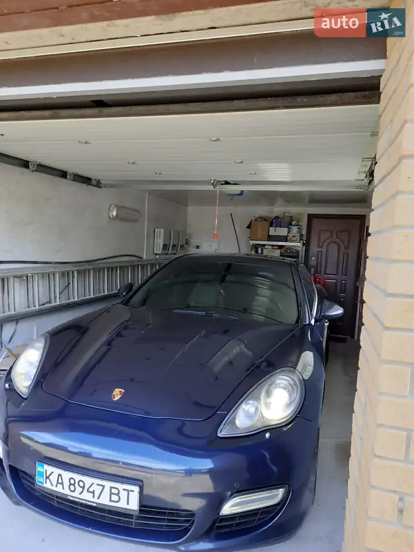 Фастбек Porsche Panamera 2011 в 