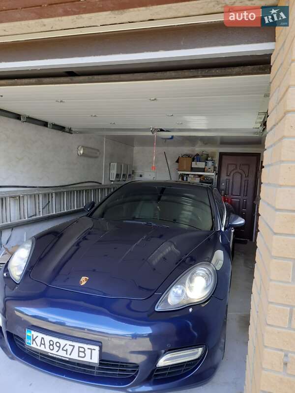 Фастбек Porsche Panamera 2011 в Києві