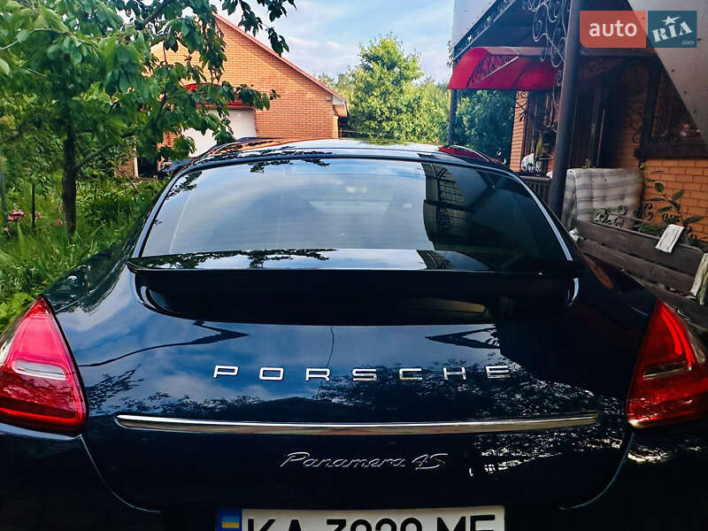 Фастбэк Porsche Panamera 2013 в Киеве