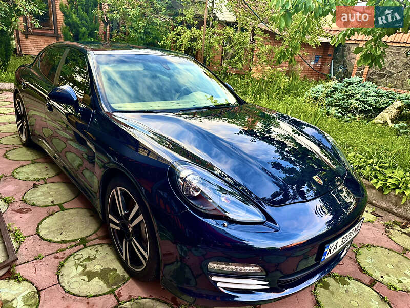 Фастбэк Porsche Panamera 2013 в Киеве