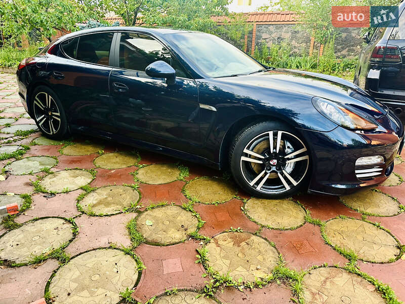 Фастбэк Porsche Panamera 2013 в Киеве