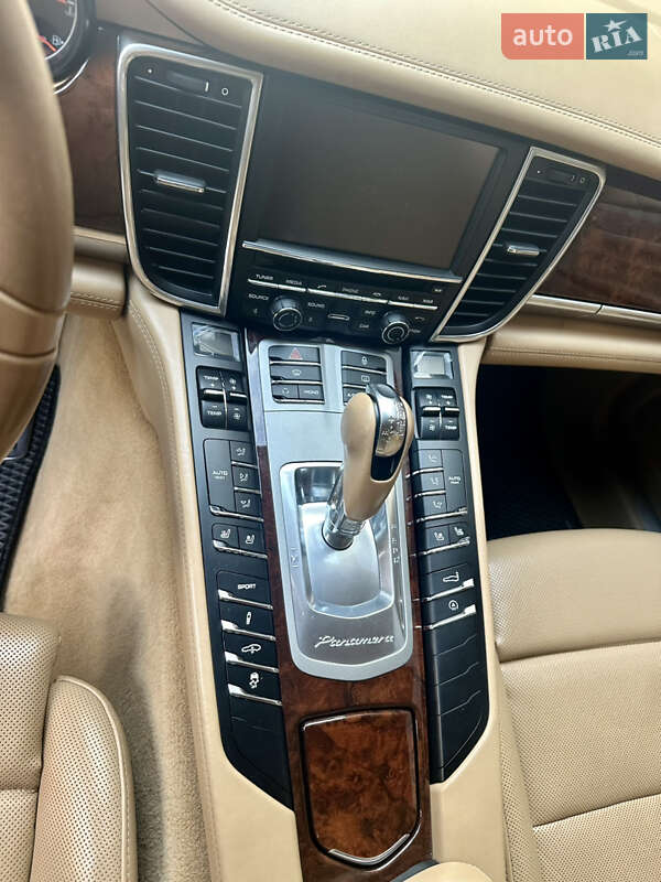 Фастбэк Porsche Panamera 2013 в Киеве