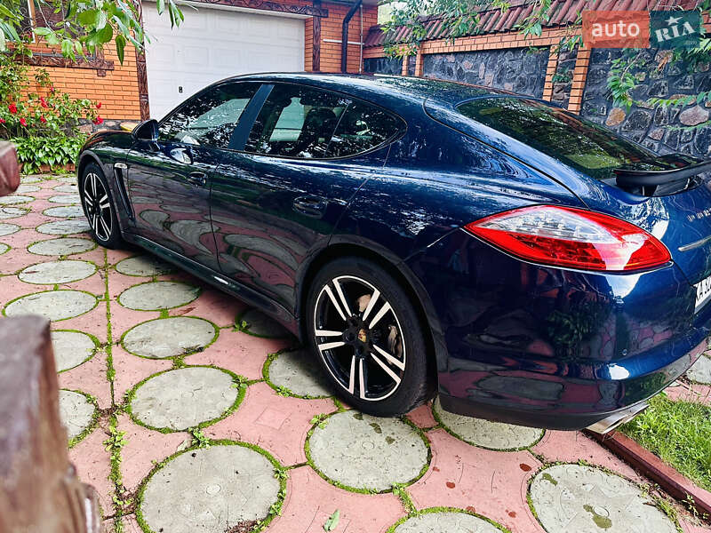 Фастбэк Porsche Panamera 2013 в Киеве