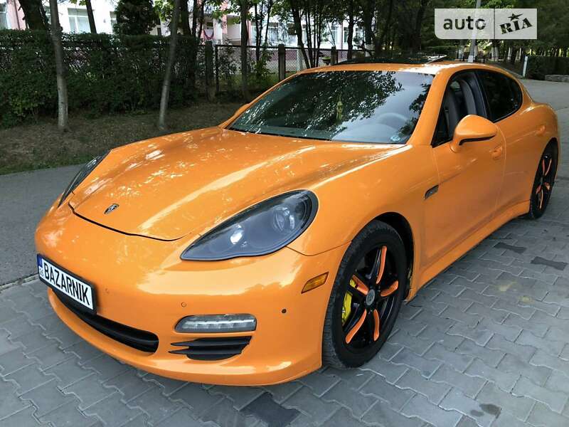 Фастбэк Porsche Panamera 2010 в Черновцах