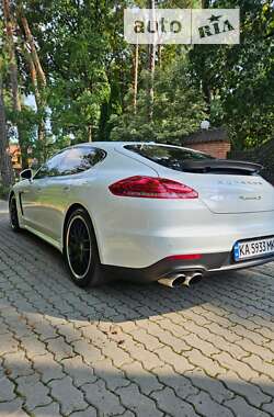 Фастбэк Porsche Panamera 2013 в Львове