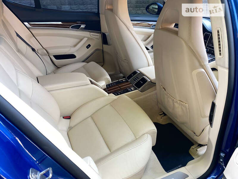 Фастбэк Porsche Panamera 2011 в Днепре