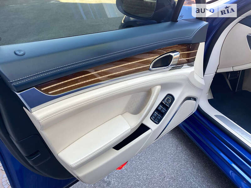 Фастбэк Porsche Panamera 2011 в Днепре