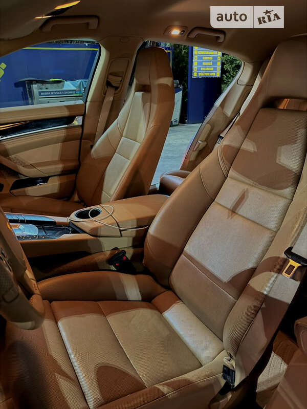 Фастбэк Porsche Panamera 2011 в Одессе