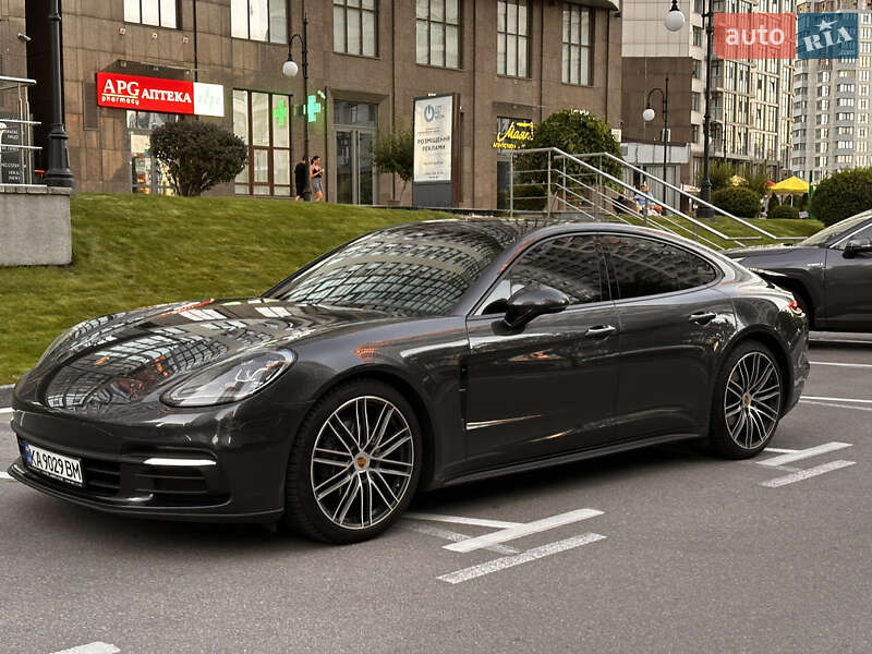 Фастбек Porsche Panamera 2018 в Києві
