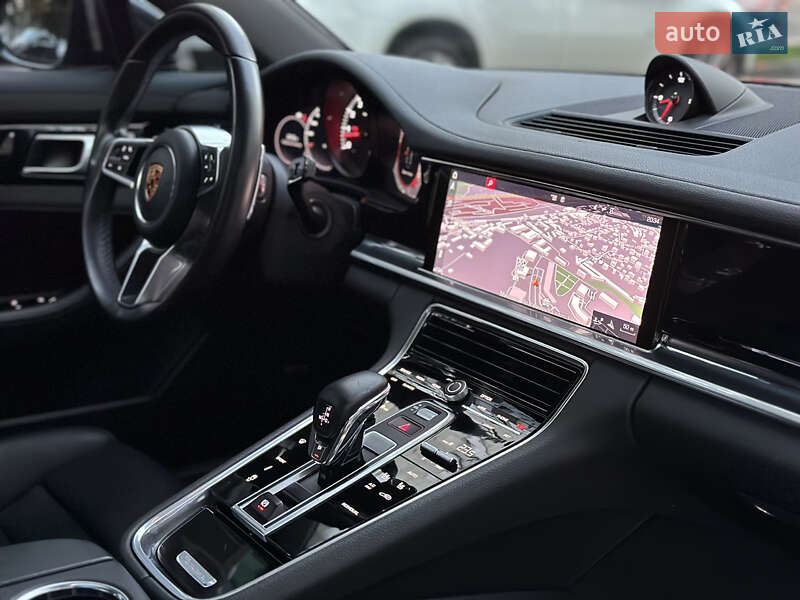 Фастбек Porsche Panamera 2018 в Києві