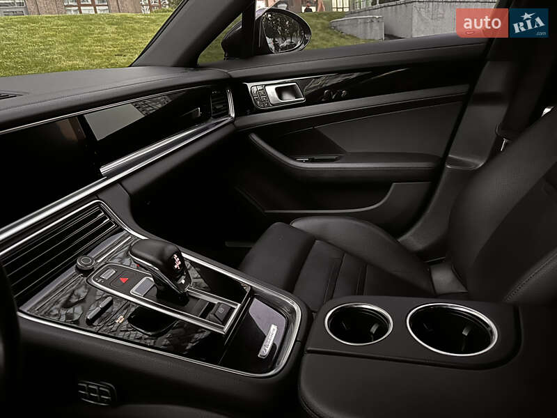 Фастбек Porsche Panamera 2018 в Києві
