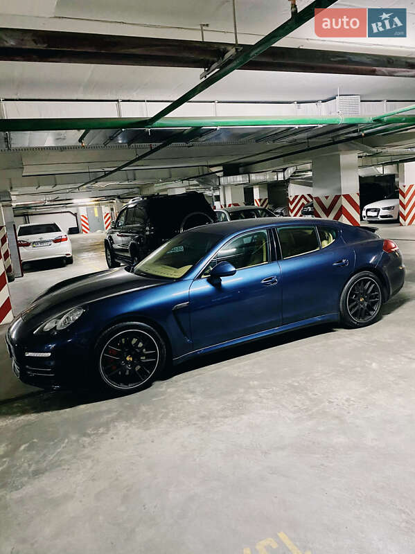 Фастбэк Porsche Panamera 2013 в Киеве