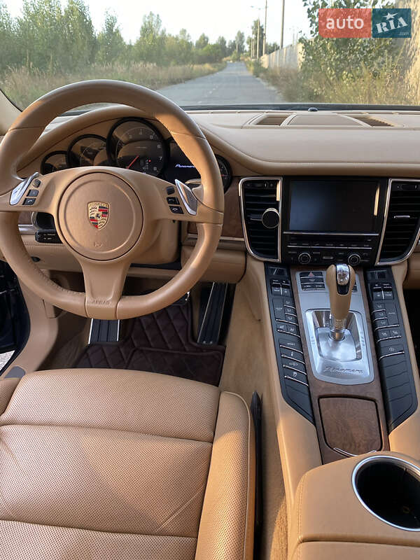 Фастбэк Porsche Panamera 2013 в Киеве