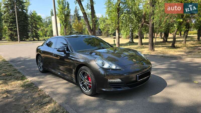 Фастбэк Porsche Panamera 2012 в Кривом Роге