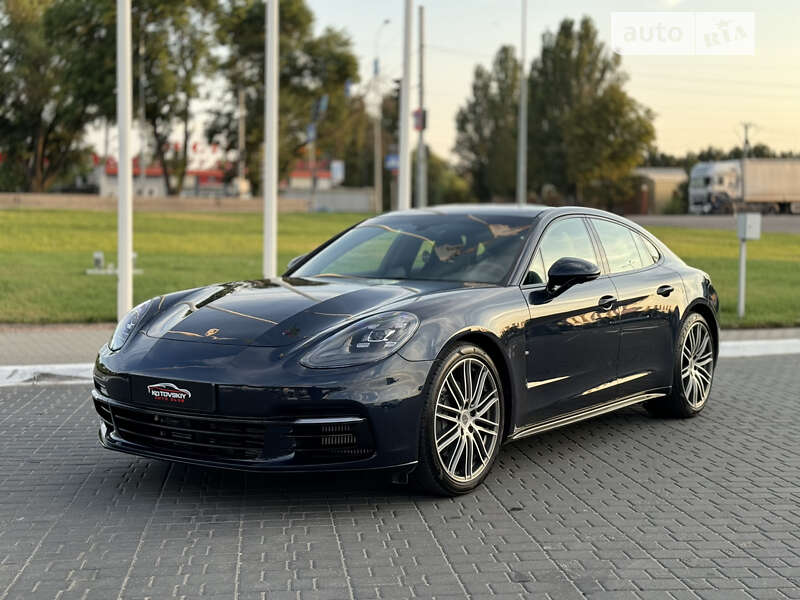 Фастбэк Porsche Panamera 2018 в Одессе