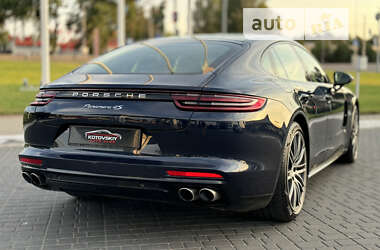 Фастбэк Porsche Panamera 2018 в Одессе