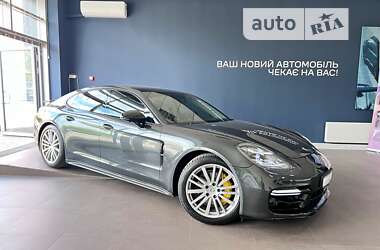 Фастбэк Porsche Panamera 2017 в Чернигове