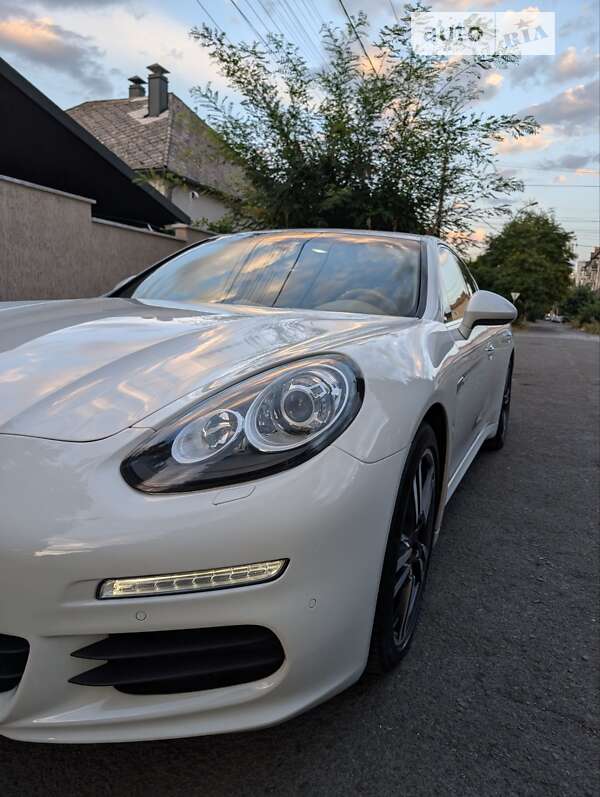 Фастбек Porsche Panamera 2014 в Ужгороді фото 9 Фастбек Porsche Panamera 2014 в Ужгороді