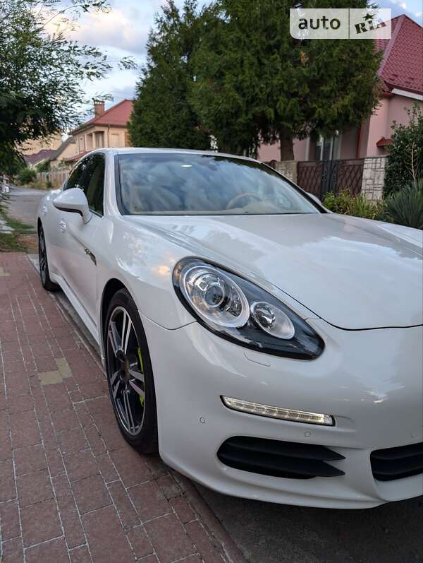 Фастбек Porsche Panamera 2014 в Ужгороді фото 10 Фастбек Porsche Panamera 2014 в Ужгороді