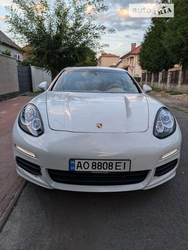 Фастбек Porsche Panamera 2014 в Ужгороді фото 24 Фастбек Porsche Panamera 2014 в Ужгороді