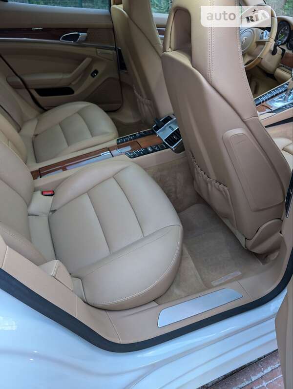 Фастбек Porsche Panamera 2014 в Ужгороді фото 34 Фастбек Porsche Panamera 2014 в Ужгороді