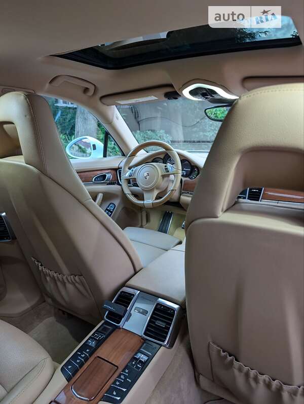 Фастбек Porsche Panamera 2014 в Ужгороді фото 36 Фастбек Porsche Panamera 2014 в Ужгороді