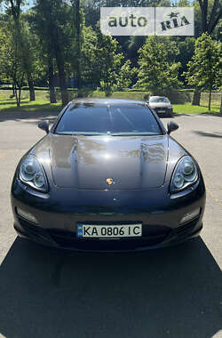 Лифтбек Porsche Panamera 2011 в 