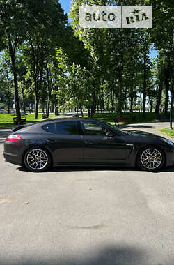Лифтбек Porsche Panamera 2011 в 