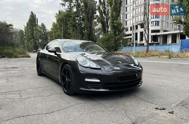 Лифтбек Porsche Panamera 2009 в 