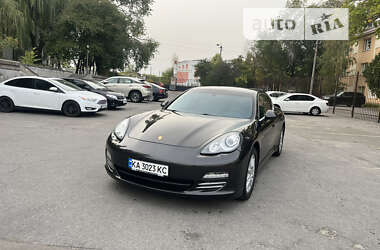 Фастбэк Porsche Panamera 2010 в Киеве