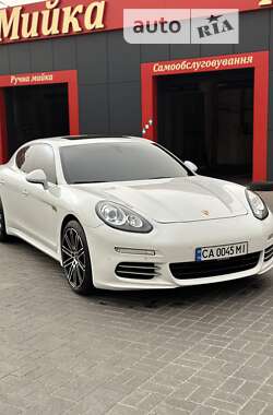 Фастбэк Porsche Panamera 2015 в Черкассах