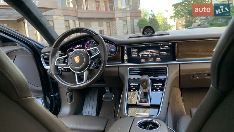 Фастбэк Porsche Panamera 2016 в Киеве